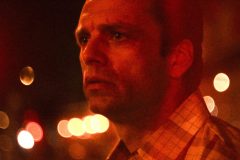 セバスチャン・スタン、『顔を捨てた男』より © 2023 FACES OFF RIGHTS LLC. ALL RIGHTS RESERVED.