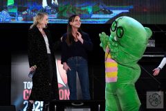 (左から)イヴァナ・リンチ、クリスティーナ・リッチ、ガチャピン © cula (左から)イヴァナ・リンチ、クリスティーナ・リッチ、ガチャピン © cula