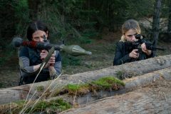 『ダーティ・エンジェルズ』より © 2024 DIRTY ANGELS PRODUCTIONS, INC. エヴァ・グリーン最新作『ダーティ・エンジェルズ』公開日はいつ?あらすじ・キャスト・魅力を紹介