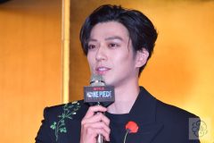 新田真剣佑、『ONE PIECE』シーズン2 来日記者会見にて © cula Netflix『ONE PIECE』シーズン2キャスト来日-イニャキ・ゴドイ、新田真剣佑ら麦わらの一味5人が日本集結、新章の意気込み語る【会見レポート】